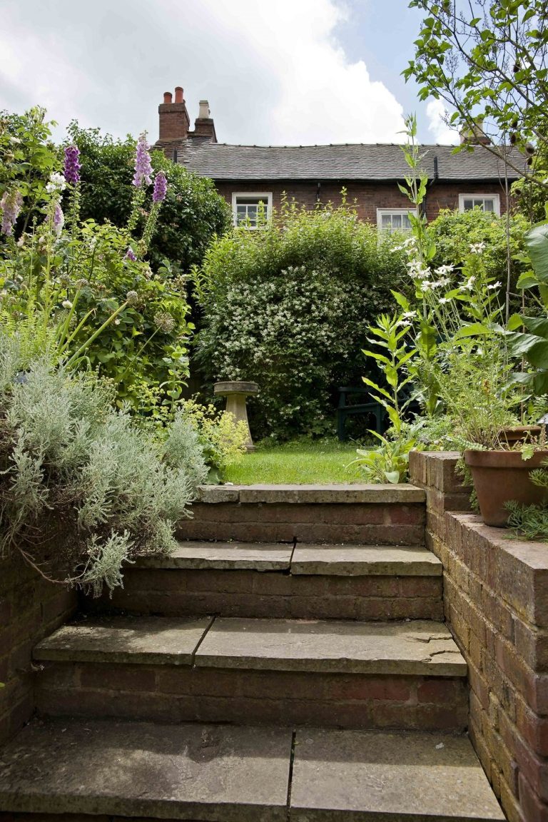 Upper Garden fzhzz1 768x1152