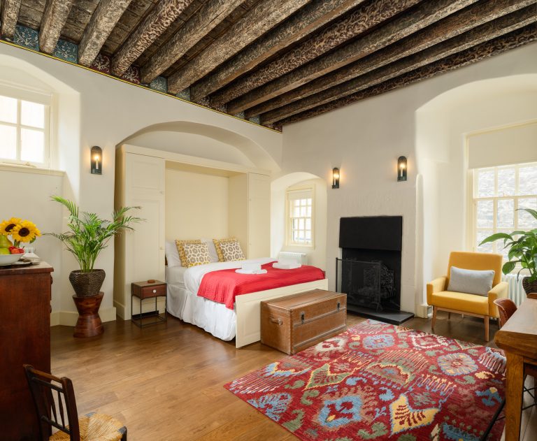 Web SHBT BedroomfromEntranceZACandZAC 768x631