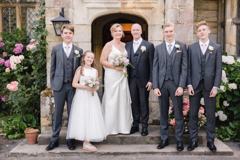 Wedding family1 768x512