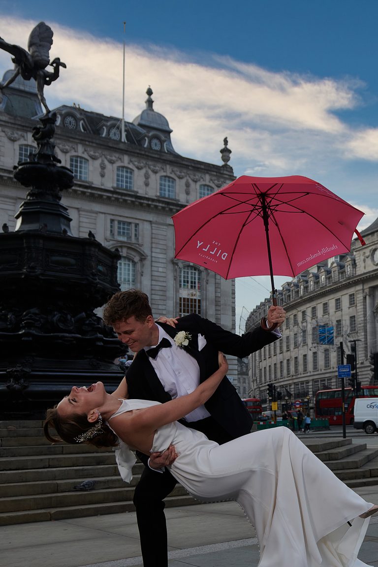 WeddingCoupleCircus 0821 2000px 768x1152