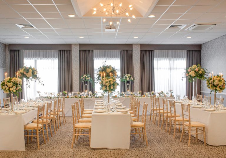 WeddingCrossfellLongTableReception R 768x536