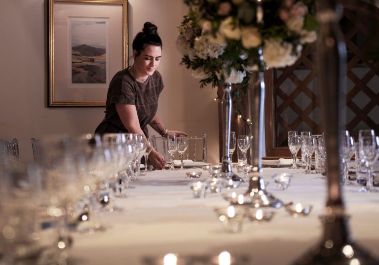 WeddingSarahJenkinsSettingUp R 768x536