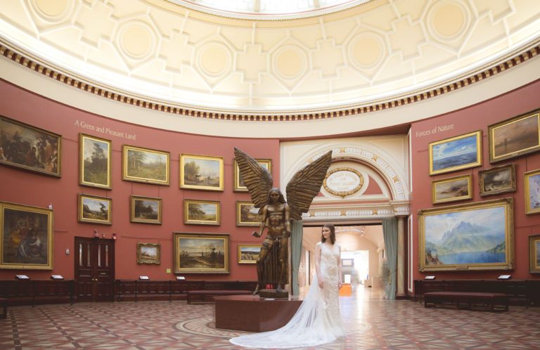 WeddingShoot30BrideRoundRoombyLucifer 768x498