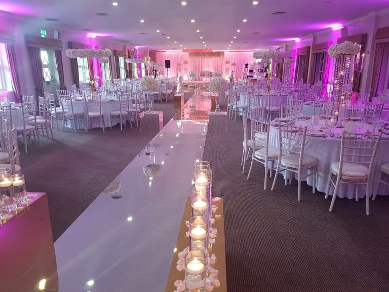 WeddingWharfeMirroredAisle RedCarpetEvents 768x576