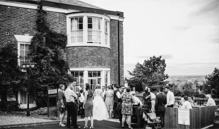 Weddingoutside 768x452