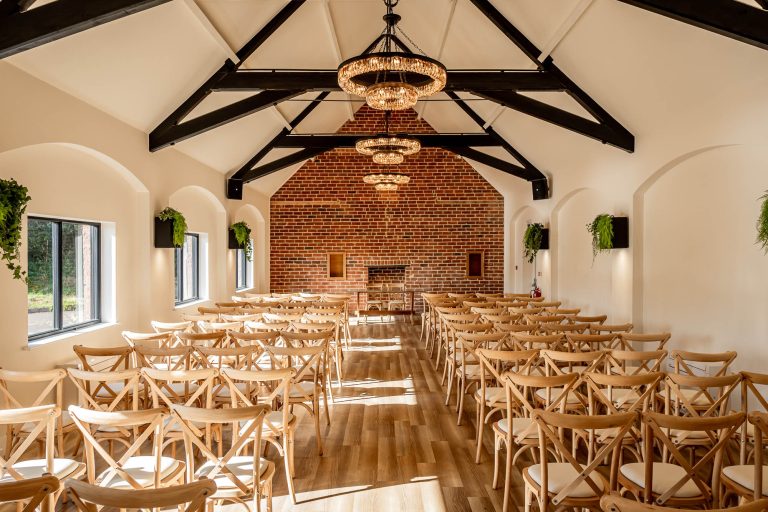 WhistleBarnsWeddingVenue NottinghamshireDerbyshirewithaccommodation59 768x512