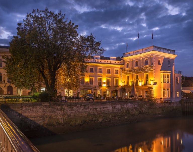 White Hart front at night npnpq9 768x607