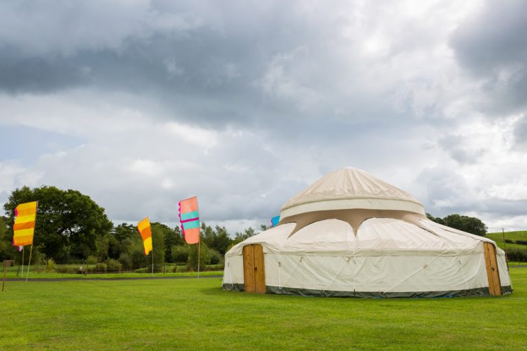 YurtFestivalOutdoorWedding AlcottWeddingsWorcestershire2 768x512