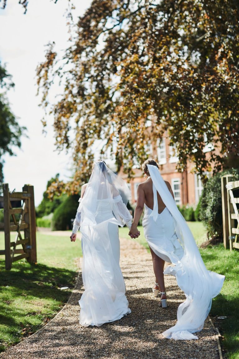 acb8fe16 0530 44e7 b3c7 b8345c668bc3 768x1152