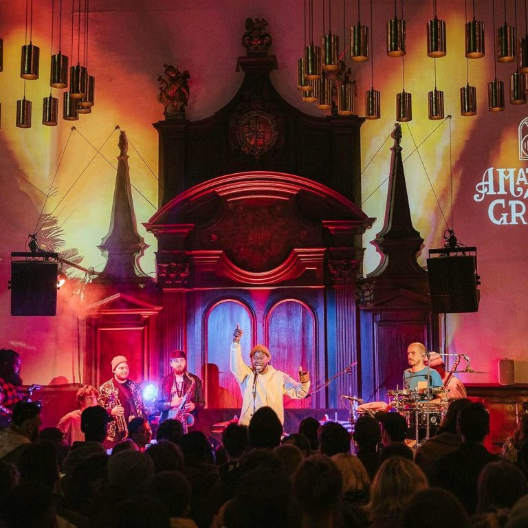 amazing grace london bridge 11062022055906 768x768