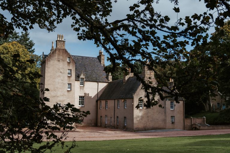 b4b9df94 d899 40b6 a01e fa9622809c9b 768x512