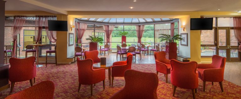 b58979a4 0e31 4153 b509 9770d69f7ba2 MIKHN MK Lounge 768x318