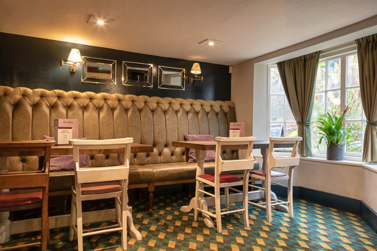 barons pub company crown and cushion 10 11082020103945 768x512