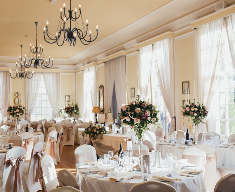 be50d949 c3b9 4829 b6bc 10b1b25ff83b 039 hemswell court wedding 768x627