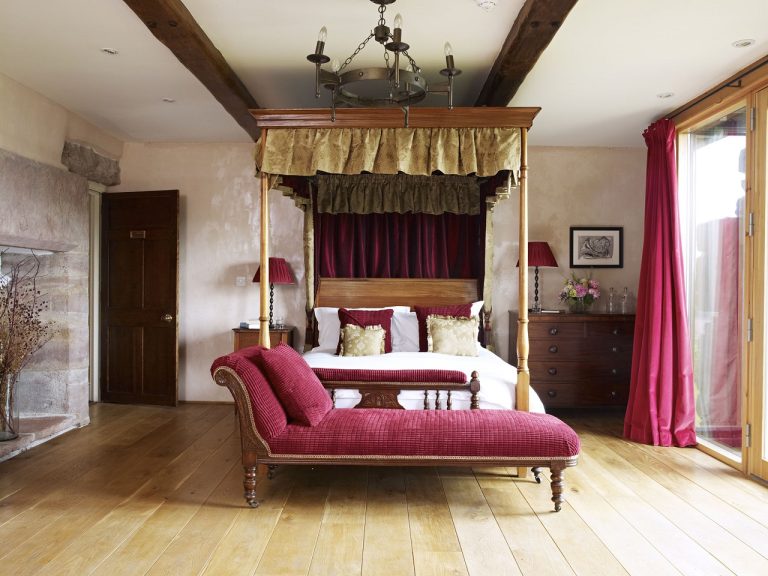 bedroomfourposterbed 768x576