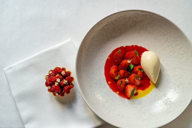 blairgowrie strawberries rosewell herbs 16102019041400 768x512