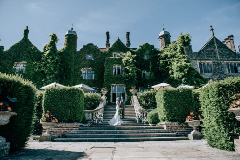 bloved wedding blog eastwell manor Fleur Challis Photography 1 28 1 768x513