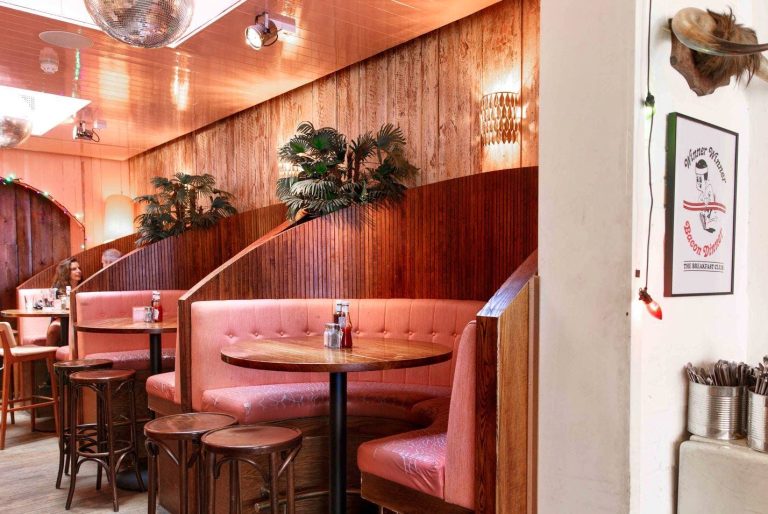 breakfast club hoxton pink booths 05092022112139 768x514