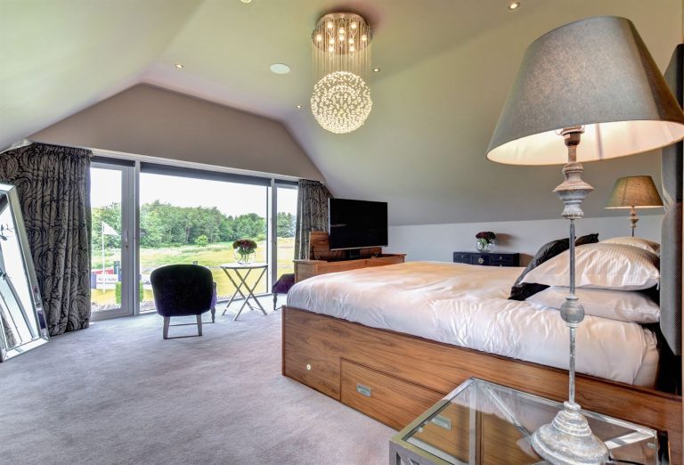 bridalsuitebedroom 768x522