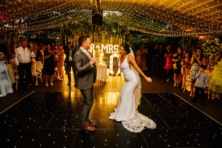 brideandgroom1stdance jamesjebson 768x512