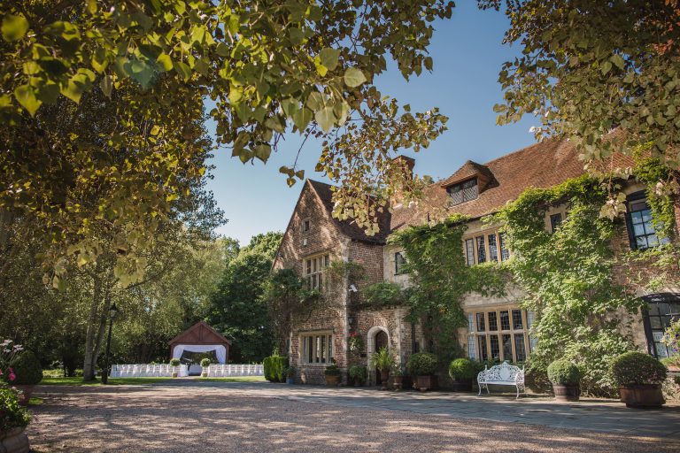 broyle place outside wedding ceremony 1 uayqrn 768x512