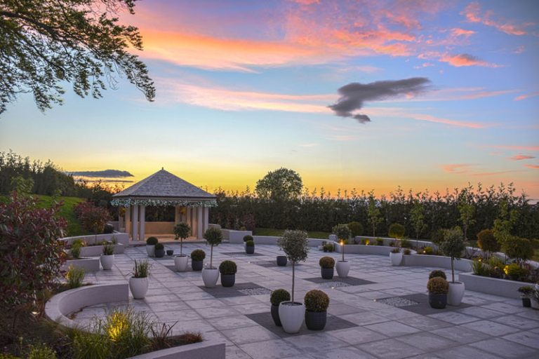 c1e8499b c64b 41c0 bb76 ca792c0db970 Wedding Garden 2 1 768x512