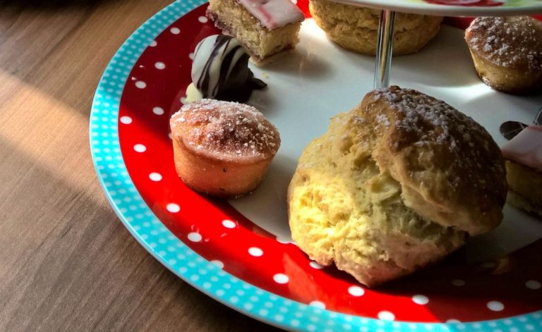 cakestandcroppedx2 1140x699 23042021012633 768x471