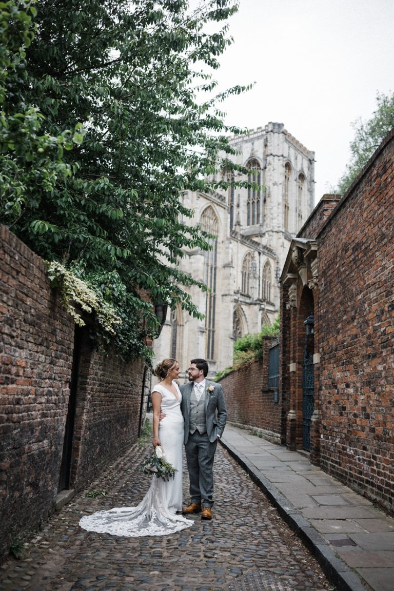 ceb3b80b ec59 4a35 a56a ed1f1eba2cc1 768x1152