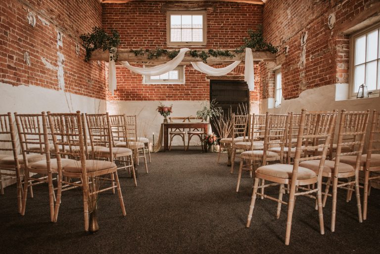 cermonyroomflowers 768x513