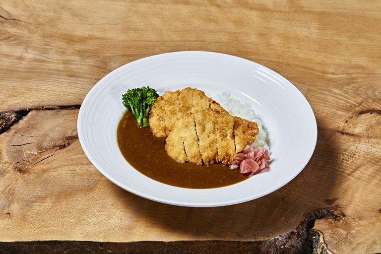 chicken katsu curry jos2020078d00034 18042024013437 768x512