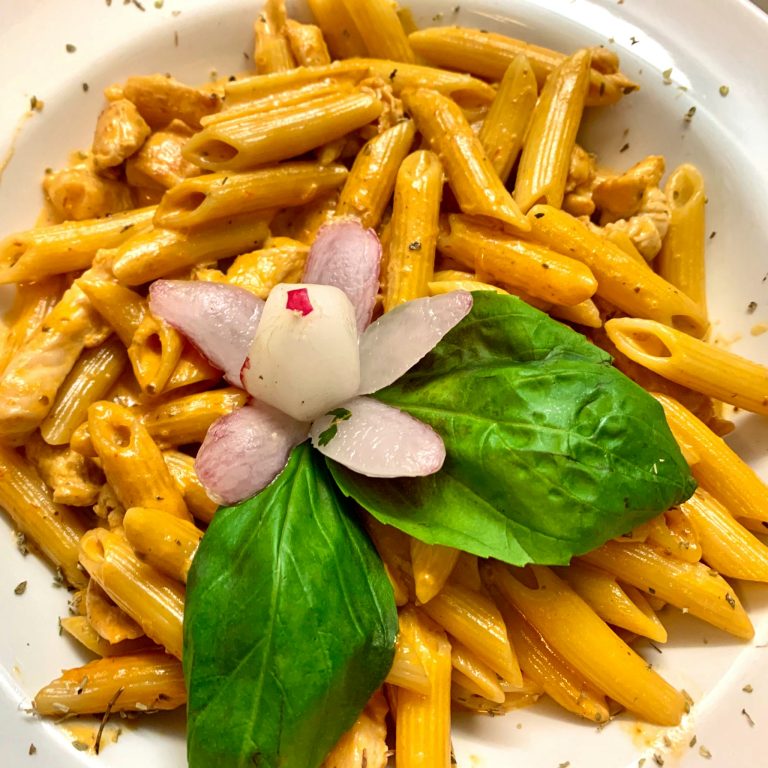 chicken penne with tomato sauce 05122022104142 1 768x768