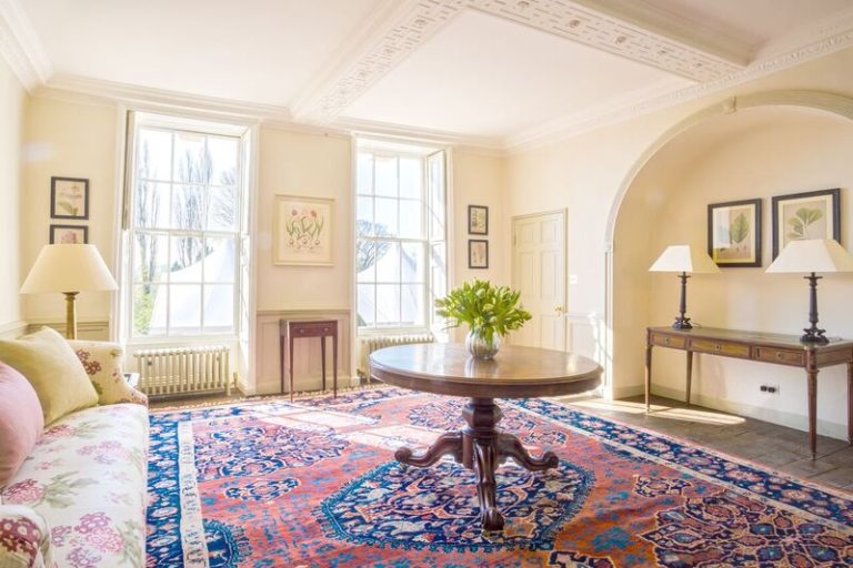 d0c98575 56d2 4001 8a4b 738c3b2afe60 Green Room 2 768x512