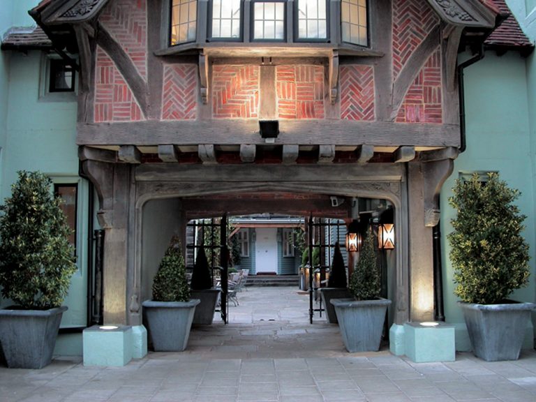 d2debb45 de13 4373 90e9 ca460e54ce84 Exterior front closeup 768x576