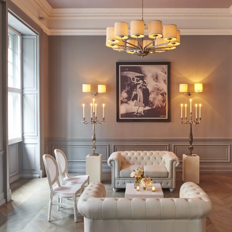 dcd5d77c dee2 4073 a239 7ff96723ccc3 GCH Ballroom Foyer 768x768