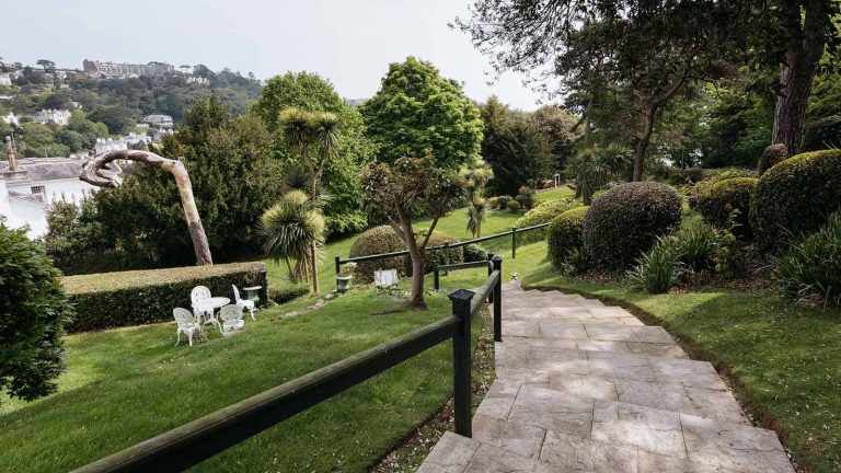 eey8J9aEYl photoA10 768x432