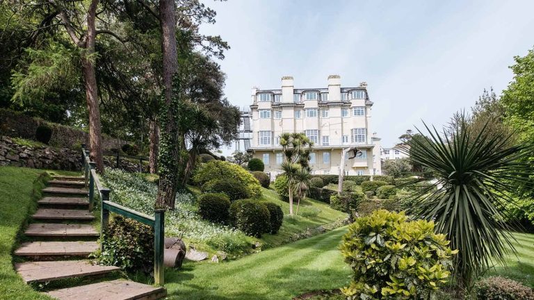 eey8J9aEYl photoA6 768x432