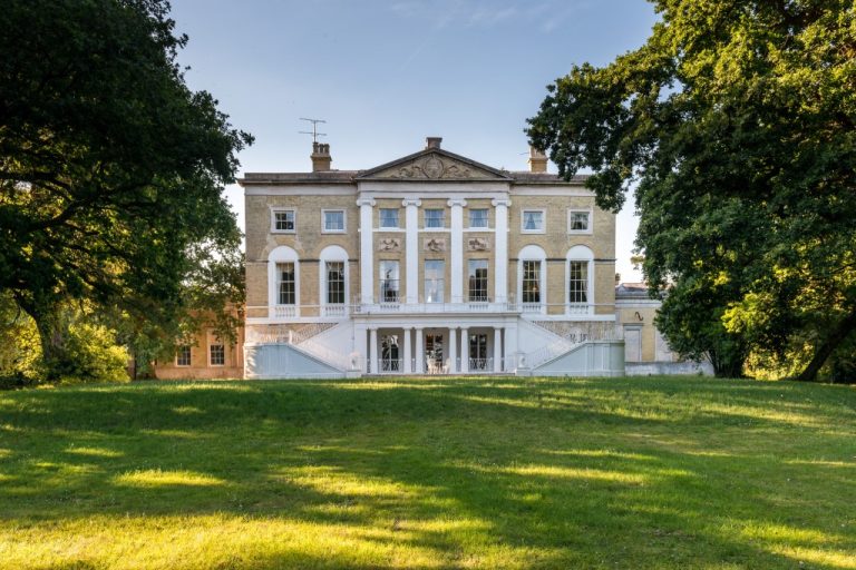 f5c99bd0 79a6 488e 9e38 82e52b3c1cc9 Castle Goring Exterior JennyRutterfordPhotography 1007 768x512