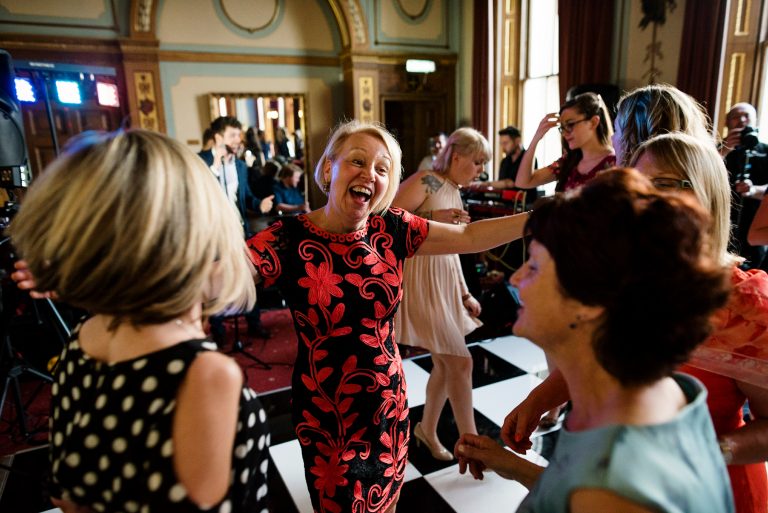 f77c3fd7 3b69 4df2 96f0 4fd5efe7faa5 Stacey and Akosa 670 768x513