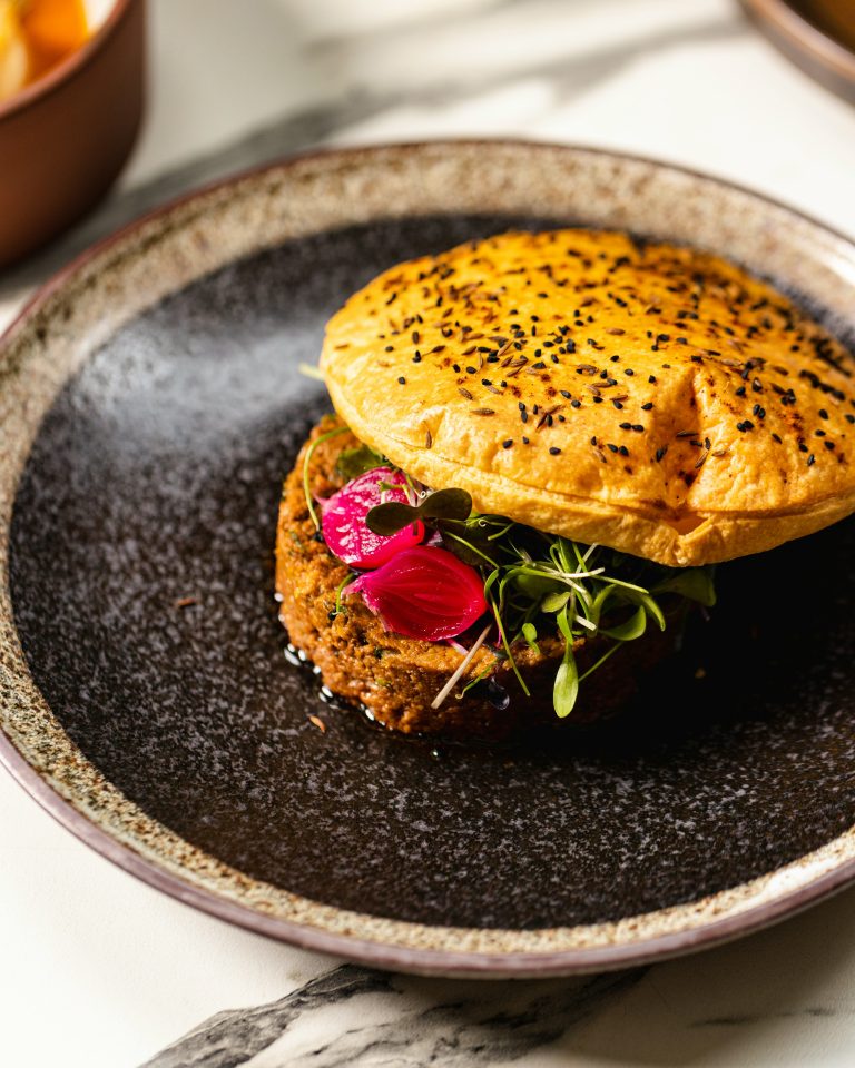 farzi hr 2 09102023045256 768x960