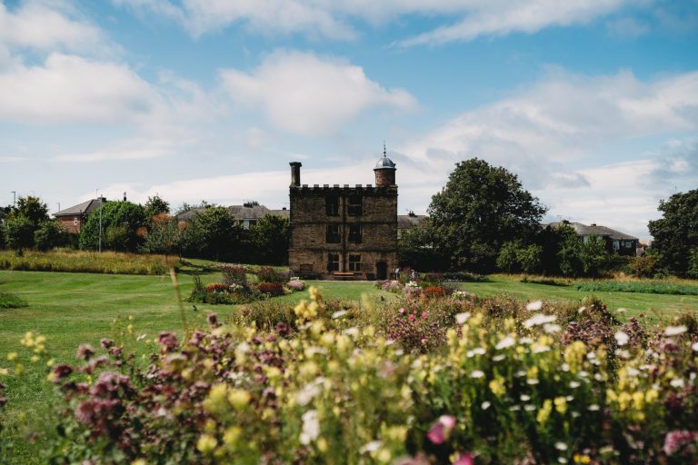 fb8aff3b eff2 490a 8415 b85990074a18 1 768x512