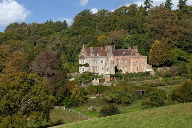 fbeeb63f cfce 4a67 9c48 0ebfe88ecb4f Haremere Hall RM 768x512