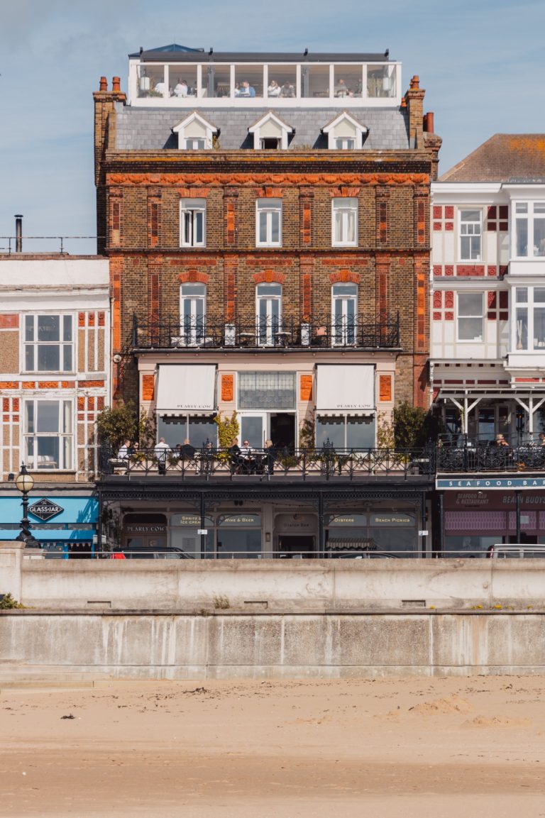 ff253015 6ead 4d34 9b0e da41e2f1b39b 768x1153