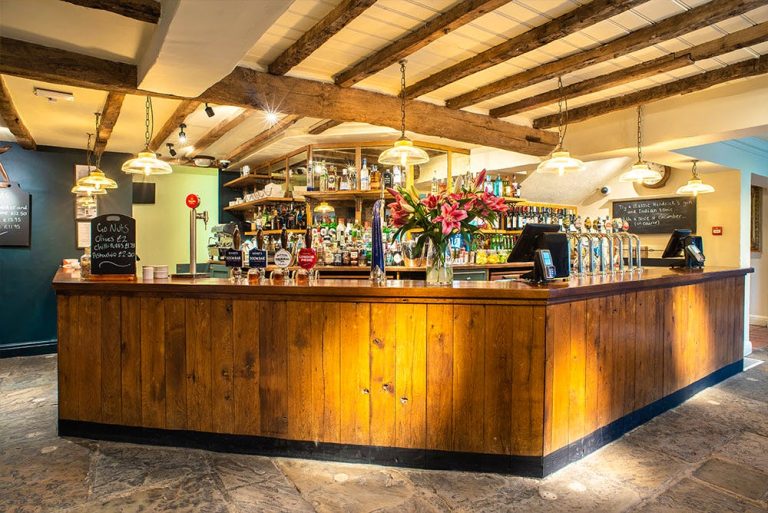 fox den bar 14082023015003 768x513