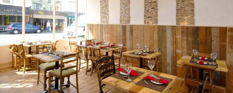 giglging squid interior 1 768x307