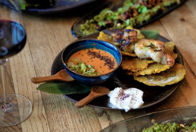 grilled chimichurri prawns colombian pacific coast salsa plantain toston suero costen o 24102023042502 768x517