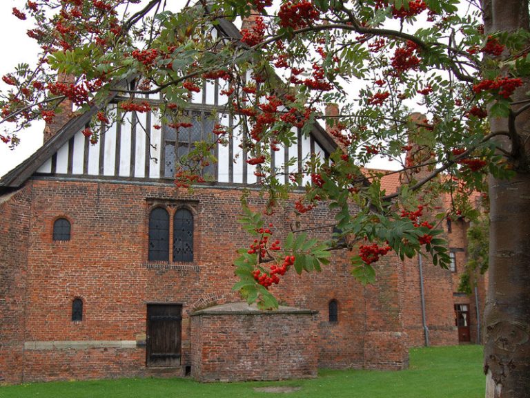 h outside2 ap989o 1 768x576