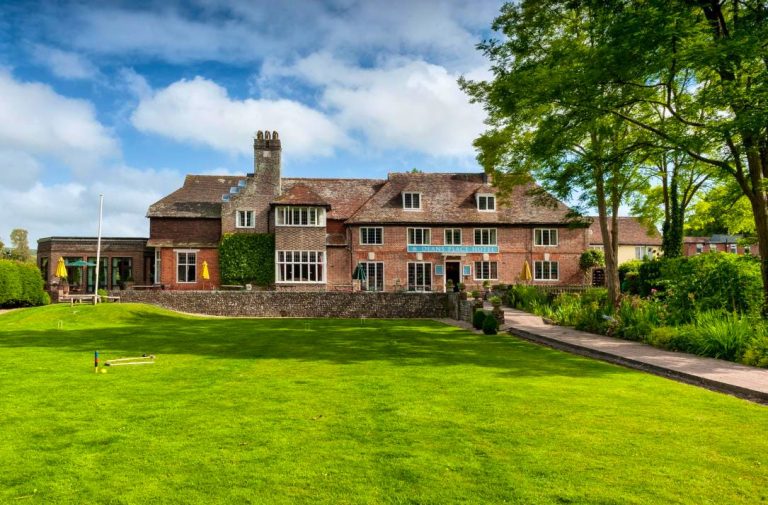 harcourts exterior 768x505