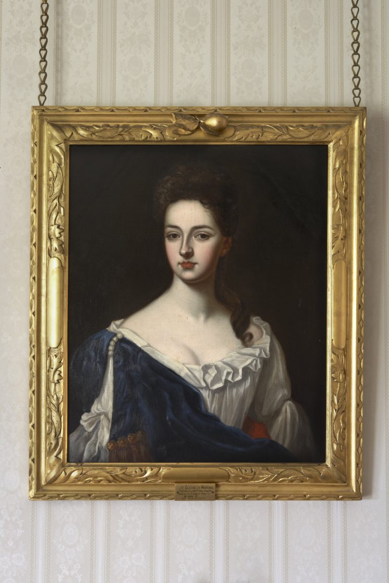 interest pear lady tsnalm 768x1152