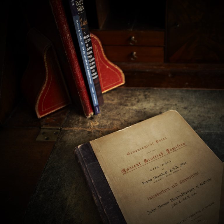 interest red room g47ss6 768x768