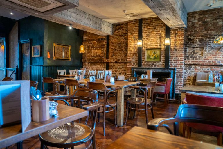 jack and alice 16042024121827 768x512